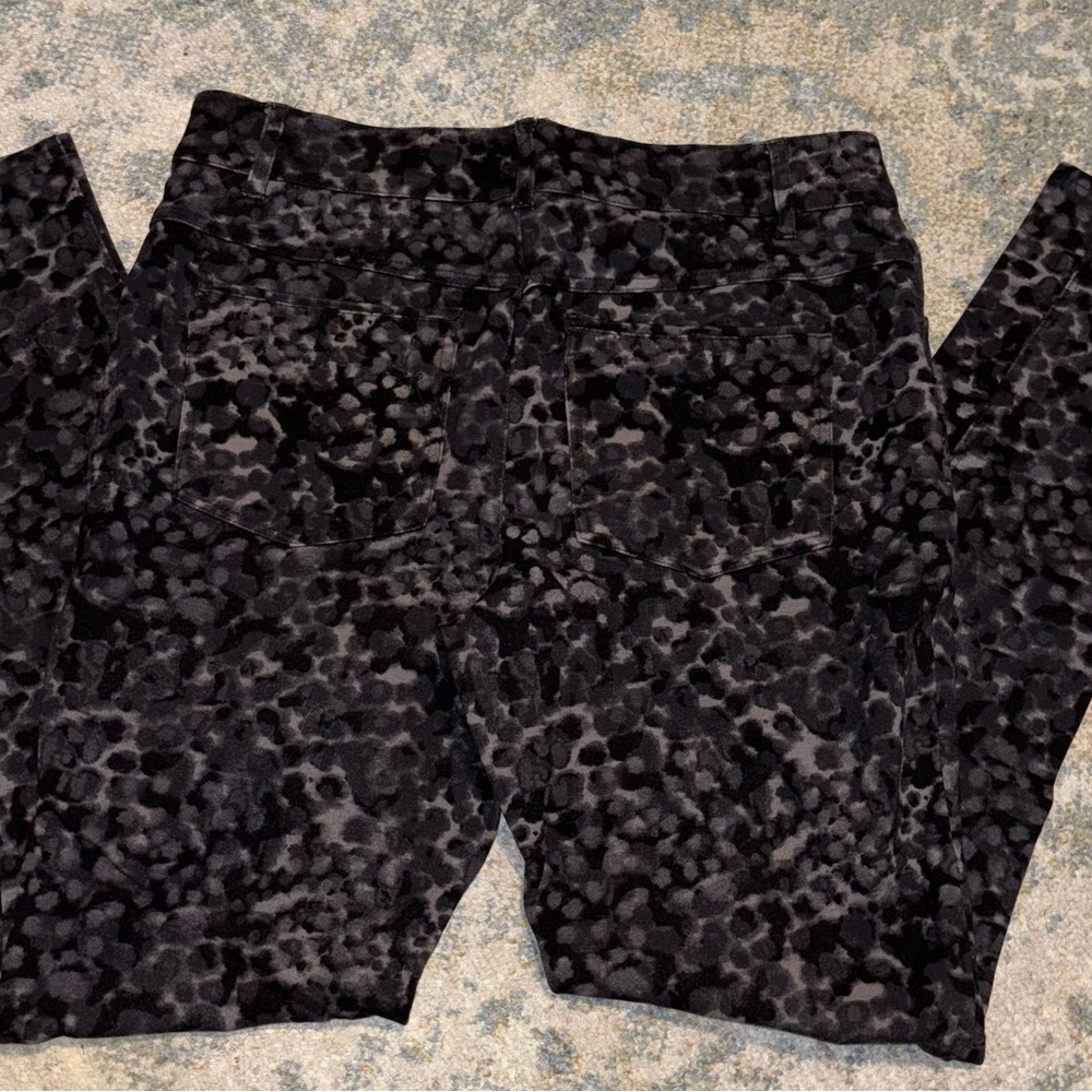 Versona Black and Gray Patterned Cropped Pants
